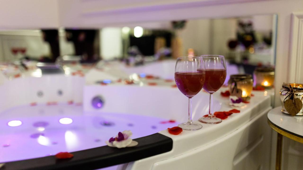 Vistula Boulevards Jacuzzi Apartment Красков Екстериор снимка